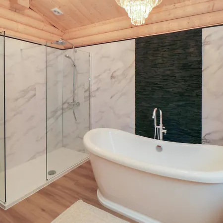 Hébergement de vacances Carlton 1 *